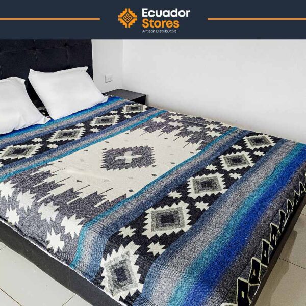 handmade fine alpaca blanket ecuador