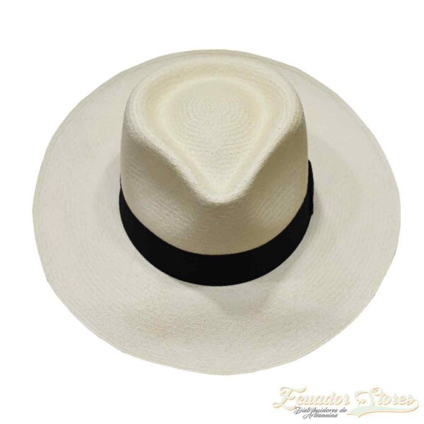 sombrero fedora fino hecho a mano en montecristi con fibra de toquilla